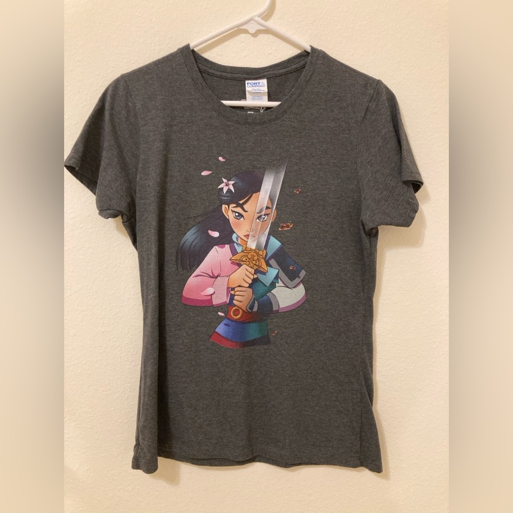 Ladies’ Fit Gray Mulan T-Shirt Size M